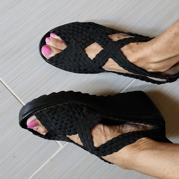 Serene wedge strappy sandals, peep toe. - Picture 2 of 6